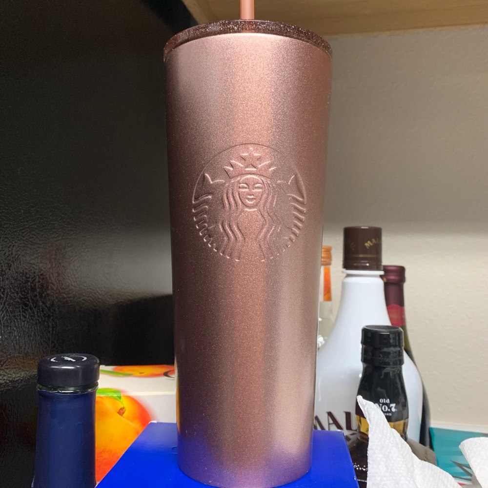 2018 Holiday Starbucks reusable cup in “rose gold”